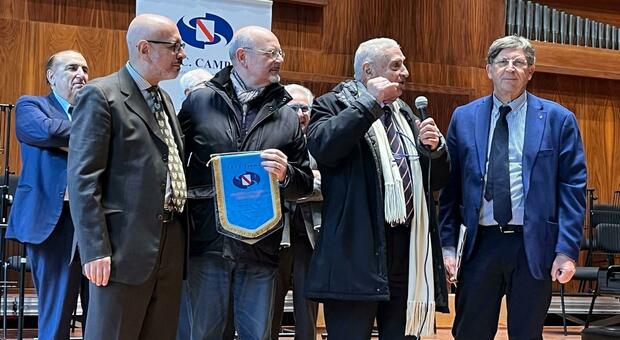 Il presidente Carmine Iodice e alcuni dei componenti dell’ufficio di presidenza, in occasione dell'annuncio delle quattro borse di studio dedicate a Giovan Battista Cutolo.