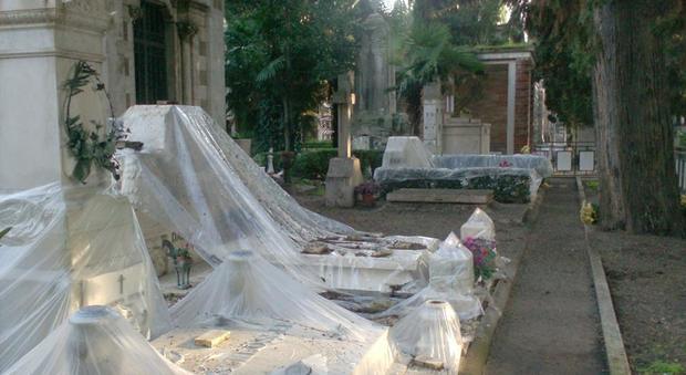 Roma, cimiteri abbandonati al degrado ma le tariffe sono le più alte d'Italia
