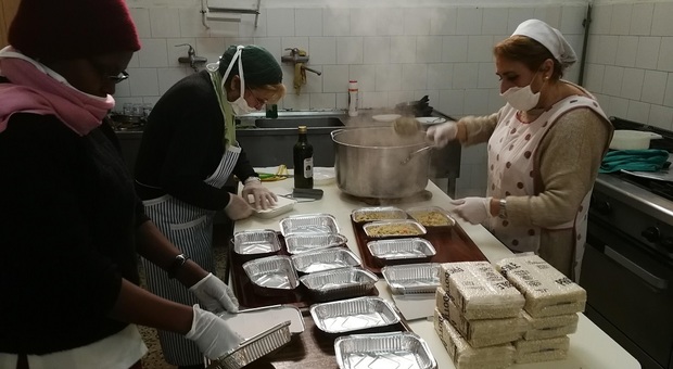 Napoli, è emergenza povertà: in 300mila chiedono aiuto per poter mangiare
