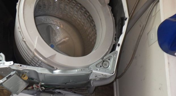 Una lavatrice Samsung esplosa Foto Abc News