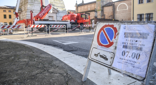 Lendinara, lavori al campanile del Duomo: la protesta dei residenti