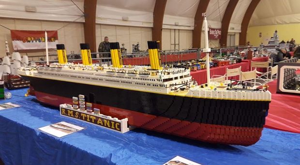 Il Titanic in miniatura realizzato con i mattoncini è stato uno dei lavori più ammirati alla mostra dedicata ai Lego