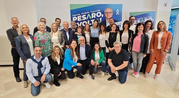 Elezioni Pesaro, il candidato sindaco Marco Lanzi presenta la squadra