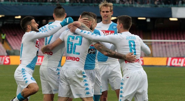 Con Tonelli, Hamsik e Mertens il Napoli supera il Pescara