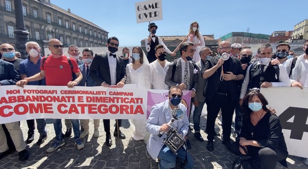 Crisi dei matrimoni a Napoli: la protesta di fotografi e videomaker
