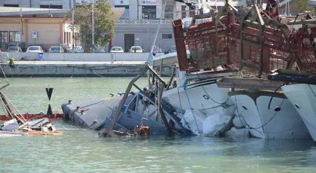 Ancona, maxi operazione per recuperare i pescherecci affondati dalla Superfast