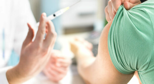 Vaccini, i ritardi si accumulano. E uno studio rivela: Puglia maglia nera, ritardo di 15 mesi sugli obiettivi del governo