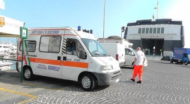Negato l'imbarco per Capri a ambulanza con paziente oncologico