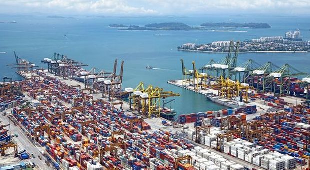 Istat, crolla il commercio estero: a marzo -16,8% import ed export