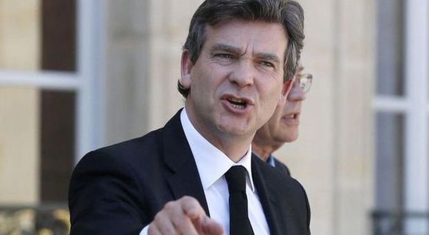 Francia, scontro sull'austerity. Valls si dimette, Hollande lo reincarica, Montebourg lascia