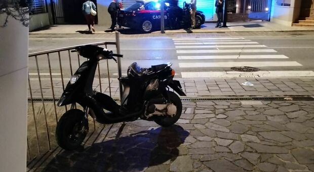 Donna investita da uno scooter: lei portata a Torrette, il centauro all'ospedale di Civitanova