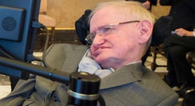 Roma, Stephen Hawking ricoverato al Gemelli: paura per lo scienziato