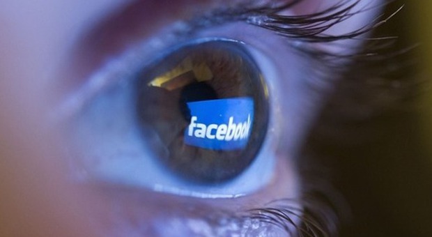 Facebook, esperimento segreto su 700mila utenti dimostra che i social condizionano il nostro umore. Ma è polemica