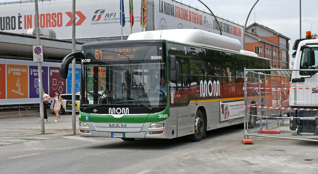 Prezzi dei bus in salita a Treviso, la lettera di cinque studentesse: «Aumenti ingiustificati e inaccettabili»