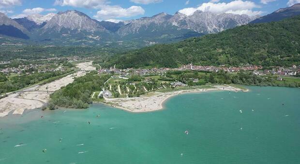 Hotel "impossibile" sul lago di Santa Croce: l'imprenditore vuole farlo ma aspetta da un anno di essere ricevuto dal Comune