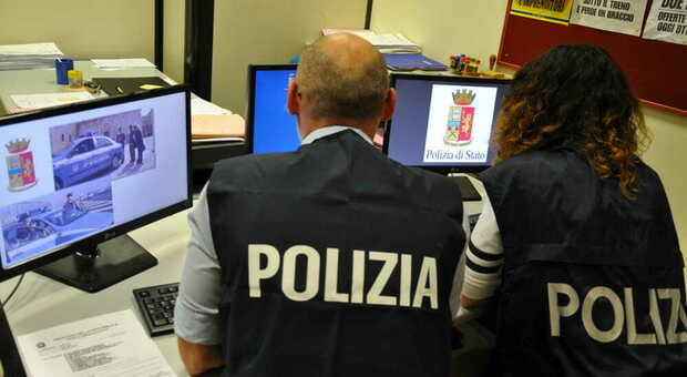 Finti sms dalla banca, spariscono cinquantamila euro: 5 arresti