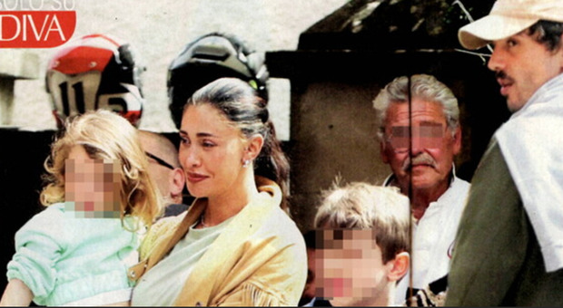 Belen e Angelo Eduardo in vacanza con Santiago e Luna Marì: le prime foto insieme. L'ufficialità al matrimonio di Cecilia?