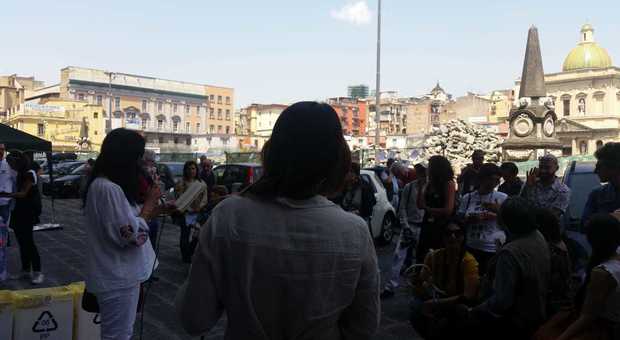 Piazza Mercato a Napoli, seicento firme per fermare il degrado: «Aiutateci»