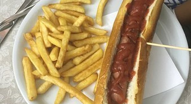 Bimbo di 8 anni muore soffocato mangiando un hot dog