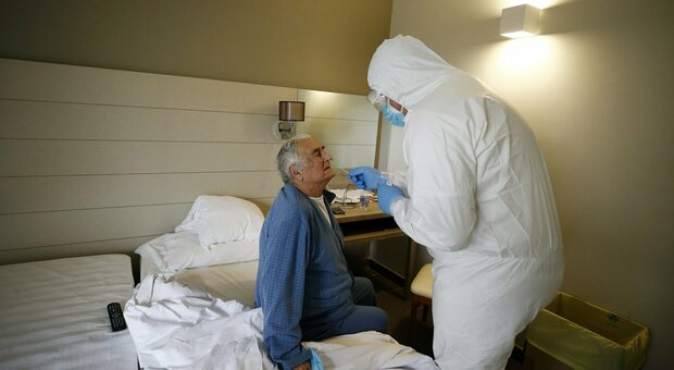 Covid, nel Lazio intesa con i pediatri su tamponi e certificati di fine quarantena: «Sì ai test negli studi»
