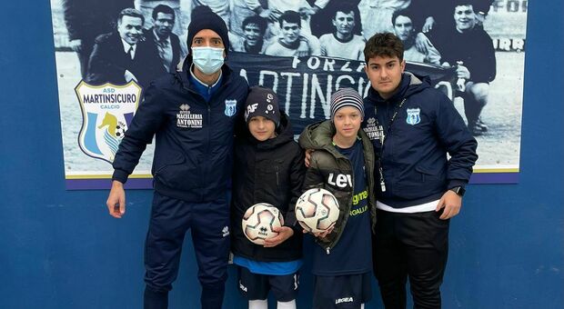 L'Accademia di calcio di Martinsicuro tessera due bambini ucraini in fuga dalla guerra