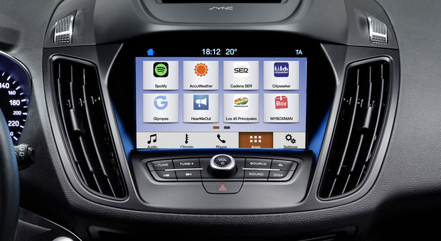 Il Sync3 presentato a Barcellona è un bel salto in avanti tecnologico per Ford. Con il suo schermo da 8” che, rispetto al Sync2, permette di allargare e stringere con due dita, ha 5 lingue in più per la chiamata d’emergenza, ed ospita Android Auto e