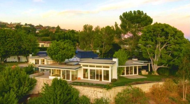 immagine Beverly Hills, l'ex villa di Elvis Presley in vendita per 28 milioni di euro