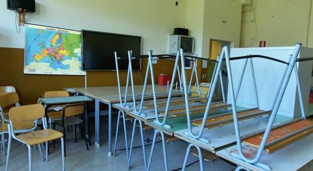 Scuola, per il ritorno in classe la Campania chiede al ministero 19mila insegnanti in più