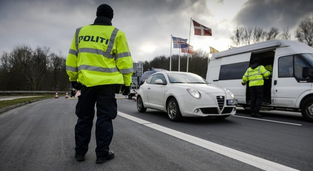 Migranti, Svezia estende i controlli alle frontiere per un mese. Juncker: «Salvare Shengen»