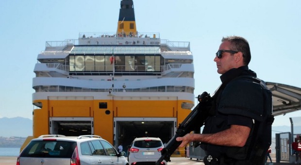 Marsiglia, esplosione sotto un traghetto per la Corsica: evacuati i passeggeri