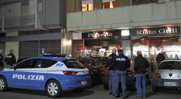 Terrore in serata a Lecce: colpi di pistola contro un locale