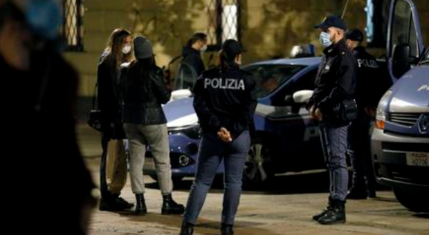 Milano, aiuta una ragazza fuori da un locale e la violenta: arrestato un 37enne marocchino