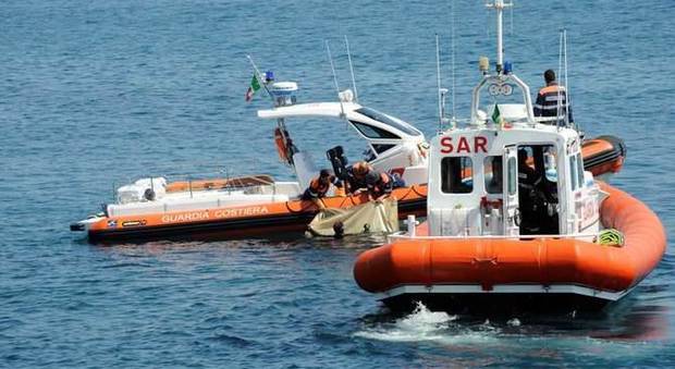 Isola del Giglio, sub romano di 21 anni scompare durante battuta di pesca: il cadavere trovato dalla Guardia Costiera