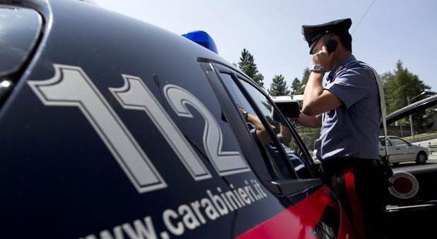 Mondolfo, scontrino da soli 8 euro ma auto piena di alimenti: arrestati
