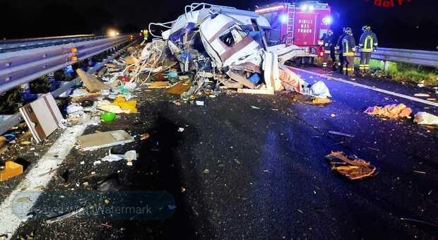 Roma-Civitavecchia, incidente sulla A12 all'altezza di Fregene: due morti e tre feriti