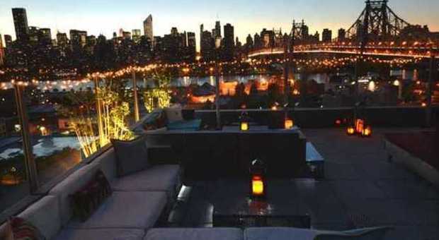 Veduta serale di Manhattan dal roof dell'hotel