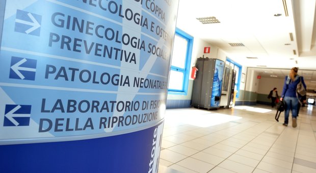 Rolex falsi in vendita all'ospedale napoletano bloccato dalla Finanza