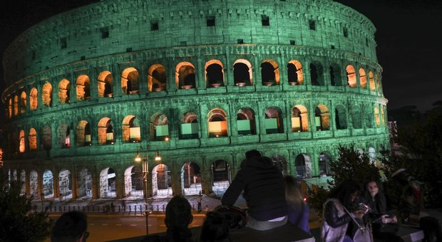 Monumenti illuminati di verde per San Patrizio, l'Irlanda rimanda al 2021 l’edizione italiana