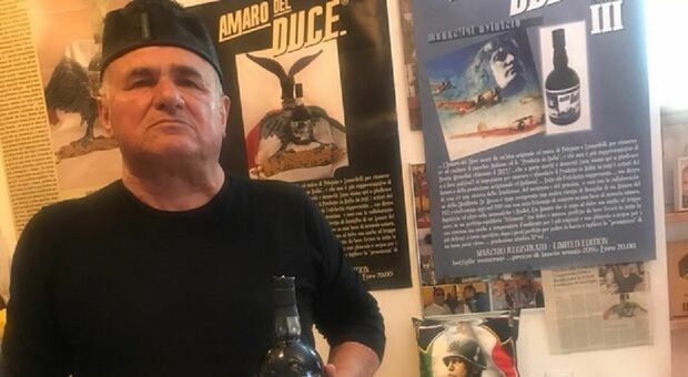 Amaro del Duce vietato, sfrattato dall'adunata degli alpini a Udine: «Prodotto in regola, denuncio tutti»