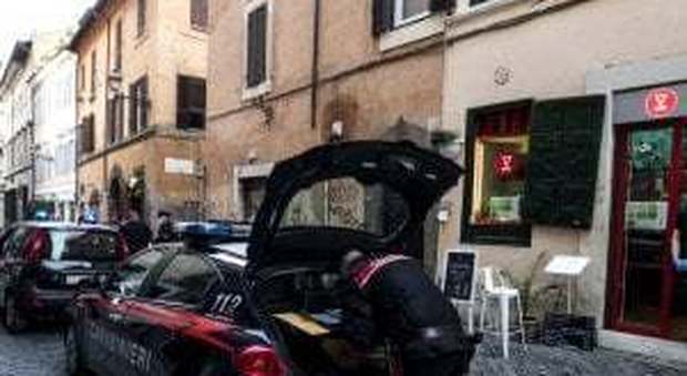 Roma, ospita turisti e li violenta: preso l incubo del social. L alloggio trovato con un app