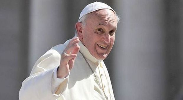Oggi è il compleanno di Papa Francesco, migliaia di messaggi sul Mattino.it