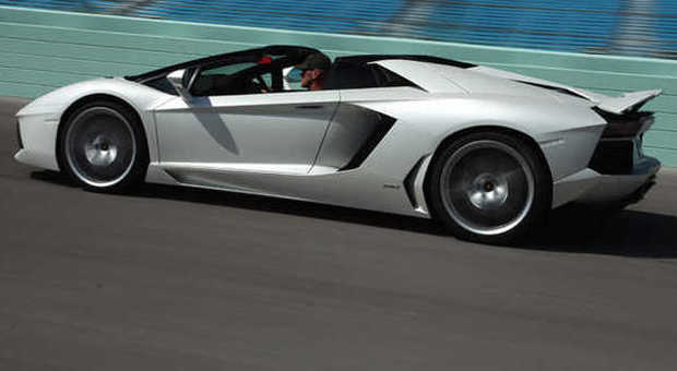 La Lamborghini Aventador: ora pagano il superbollo anche vetture molto meno potenti