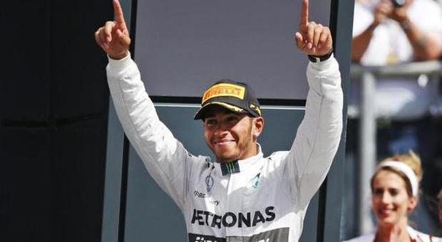 F1, Gp di Gran Bretagna: trionfa Hamilton, secondo a sorpresa Bottas. Alonso solo quinto