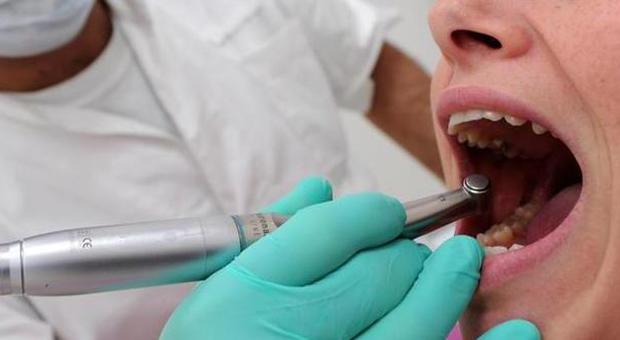 M.S. Giusto, visite non registrate ai pazienti Un dentista finisce nei guai