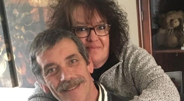 Marito e moglie si ammalano di tumore entrambi: Steve e Wendy muoiono a 10 ore di distanza l'uno dall'altra