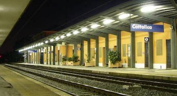Cattolica, persona investita in stazione treni in forte ritardo per e da Ancona