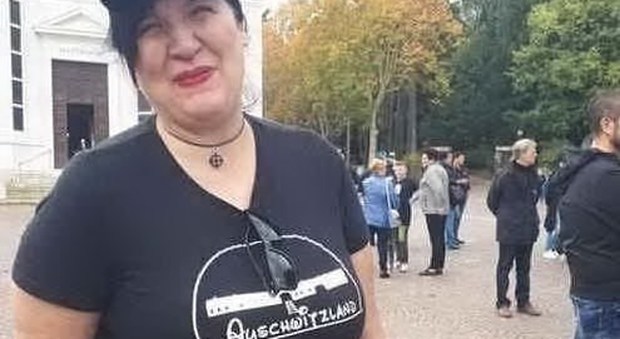 L'attivista della maglietta di Auschwitzland indagata a Forlì