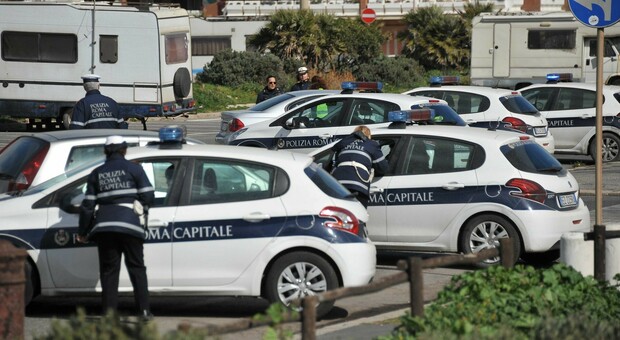 Roma: guida motorino rubato, senza patente e sotto droga: fermato sulla Pontina