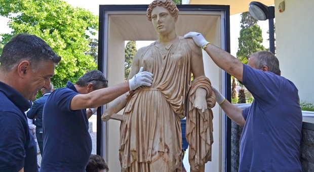 Ercolano, la statua di Demetra parte per il Getty Museum di Los Angeles