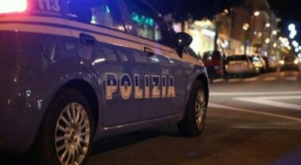 Pattugli della polizia a Napoli